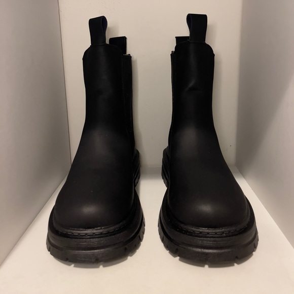 SHEIN Shoes - BLACK CHELSEA BOOTS.